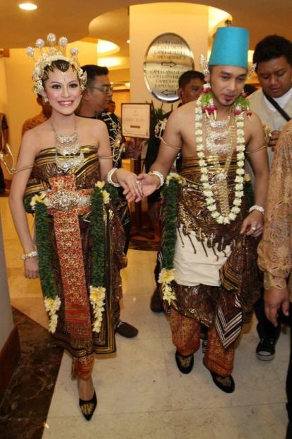 Wedding Dress Gallery: Foto Pernikahan Giring dan Cynthia