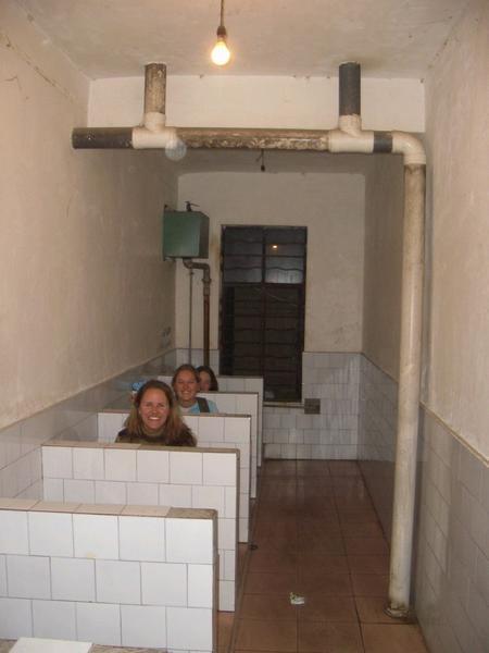 baños en China, sin puerta, sin agua, sin papel urinarios en China, sin puerta, sin agua, sin papel