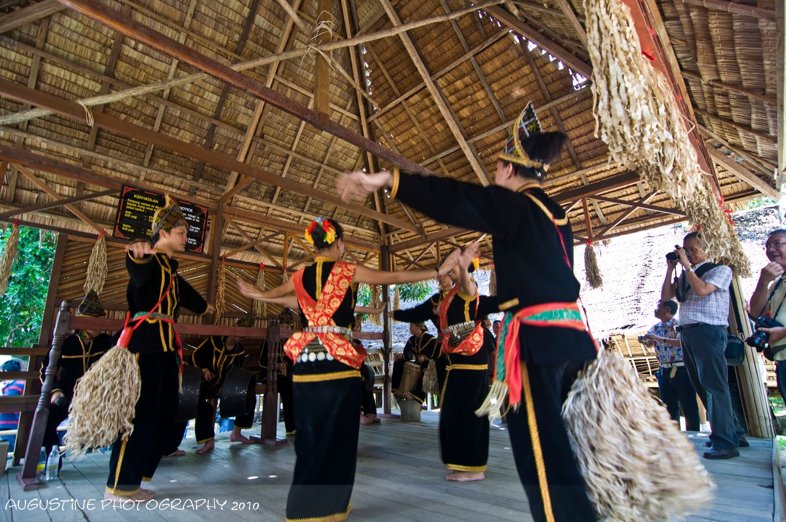 Adat Dan Budaya Etnik Di Malaysia: KAUM KADAZAN-205296