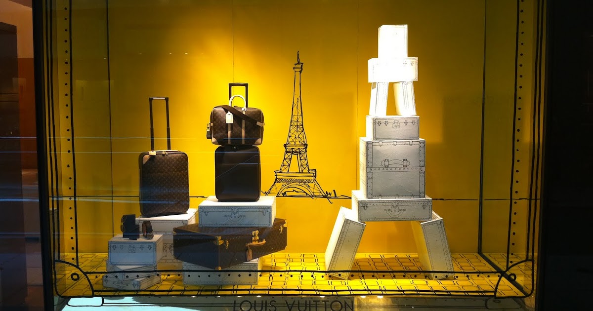 I Spy...with a visual merchandising eye!: Louis Vuitton keeps an eye on the Eiffel Tower