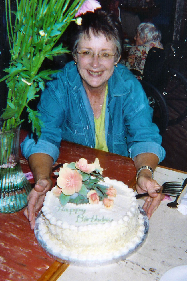 [Mom+with+Christie's+Birthday+Cake.jpg]