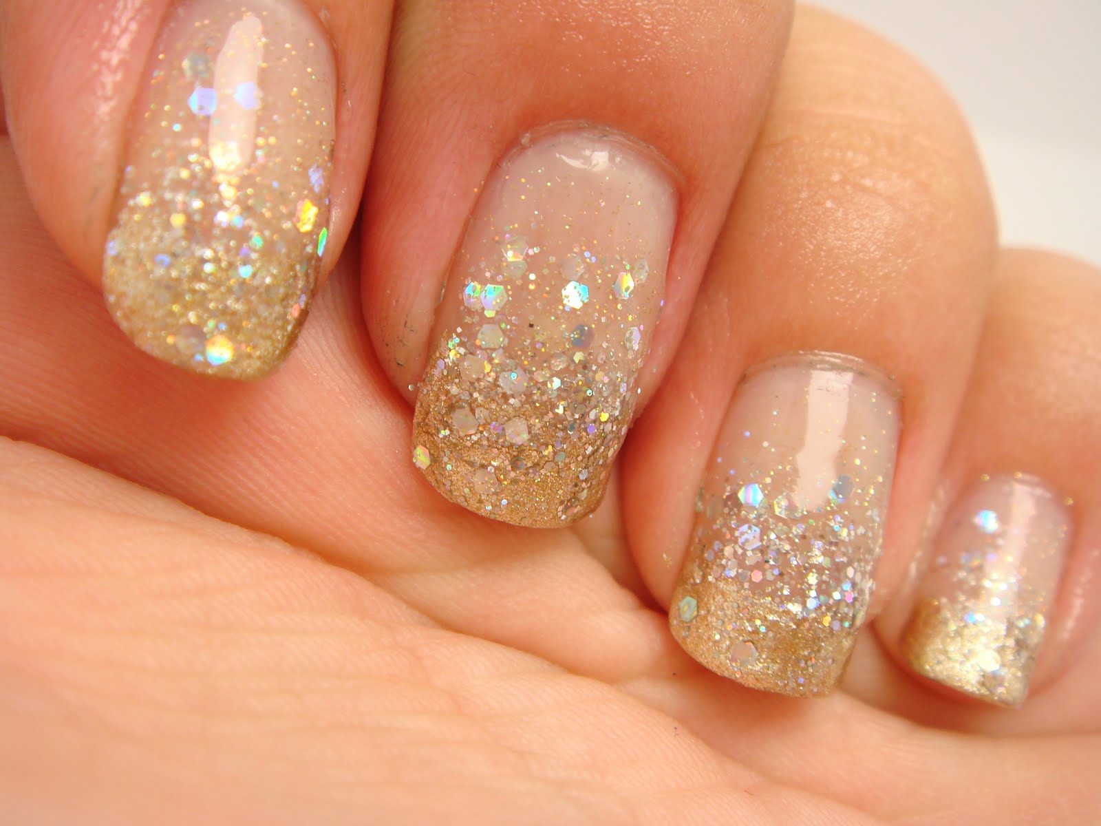 Gallery of gold nail designs.