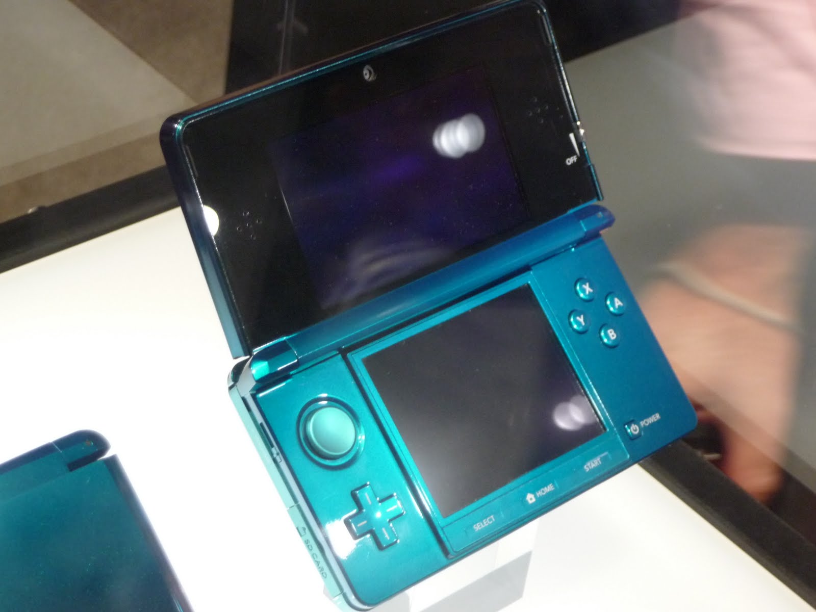 Gameritis: E3 2010: Nintendo 3DS up real close