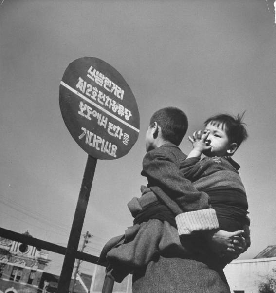 [little+kid+in+Pyongyang+1950.jpeg]