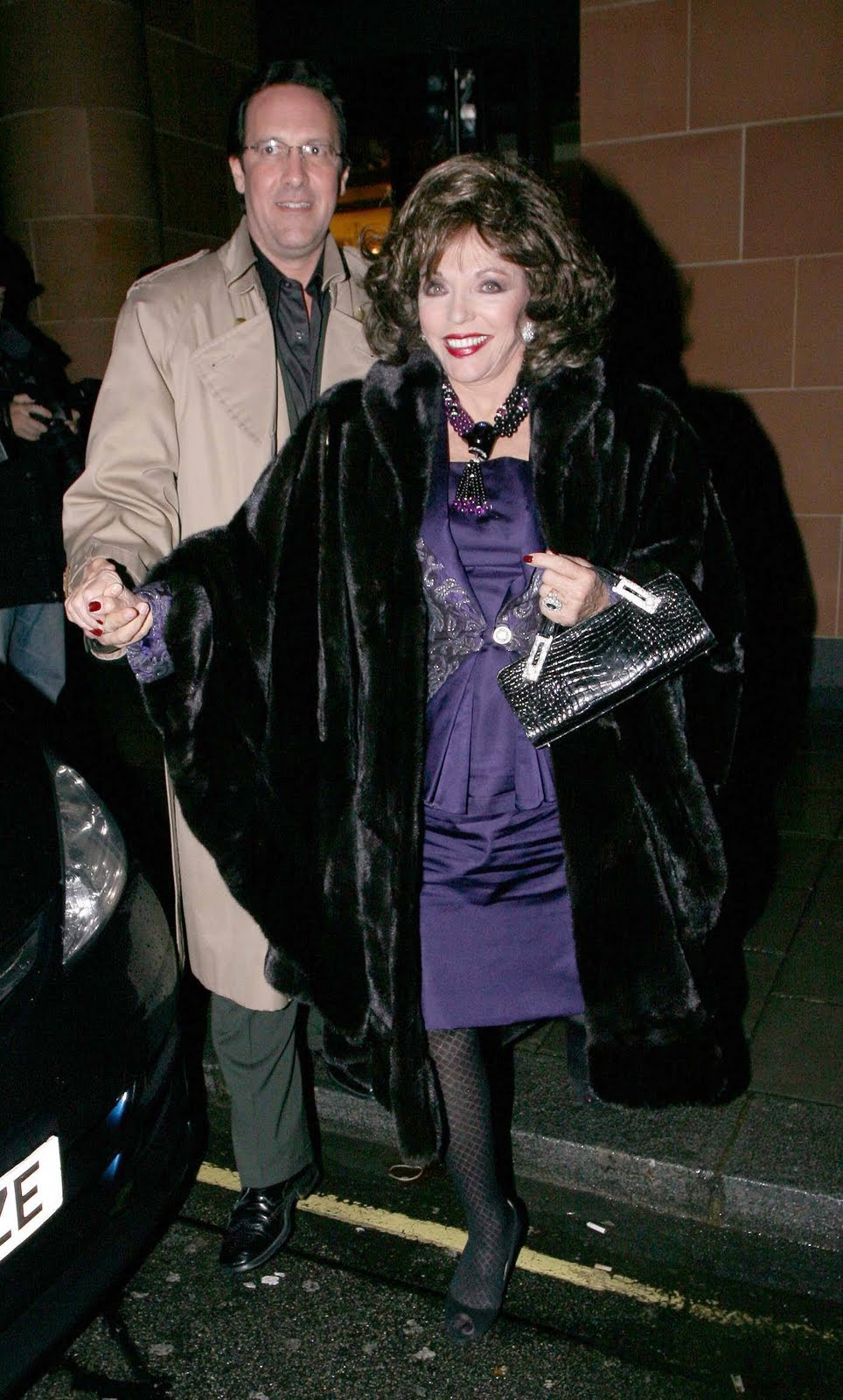 [Joan_Collins_-_Leaving_the_Cipriani_Restaurant_in_Mayfairs,_London_02.12.2009__02.jpg]