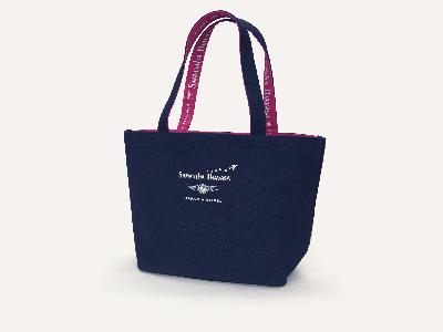 Navy tote JAL's Eco Sky logo. JPY 2,000 (tax included)