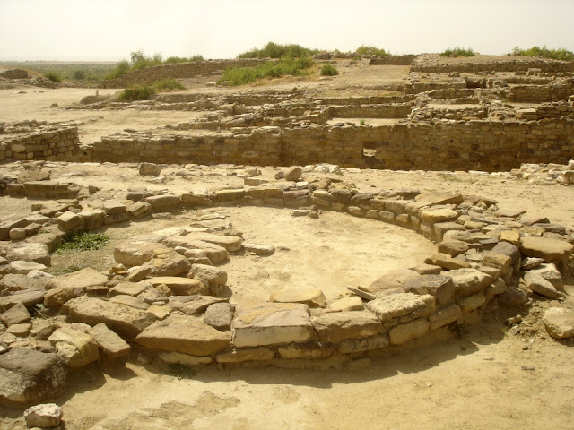 dholavira kutch excavation ruins gujarat travel tourism story road trip