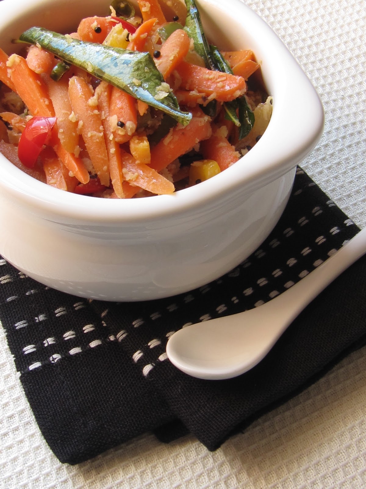 Plateful Sauteed carrots and capsicum — Carrot upperi