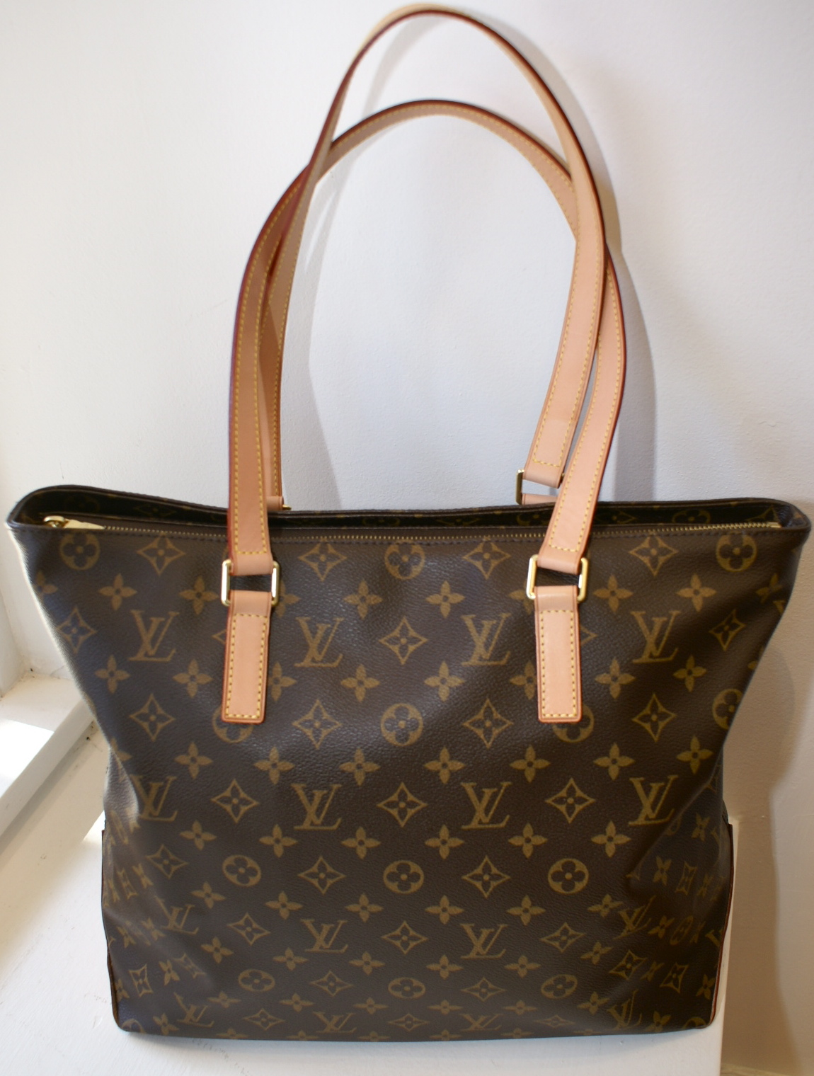 Ver Unica Vintage Win a brand new Louis Vuitton tote!