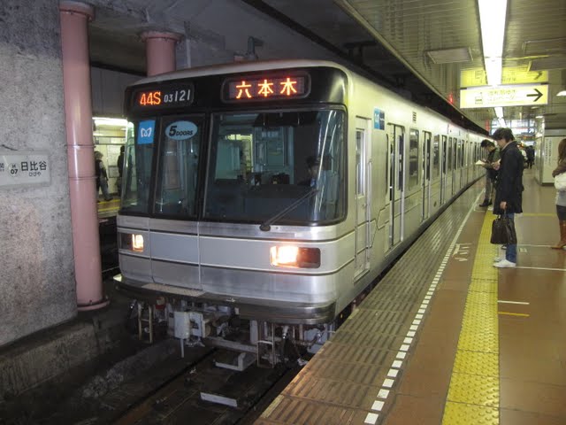 東京メトロ日比谷線　六本木行き1　03系LED（平日3本運行）