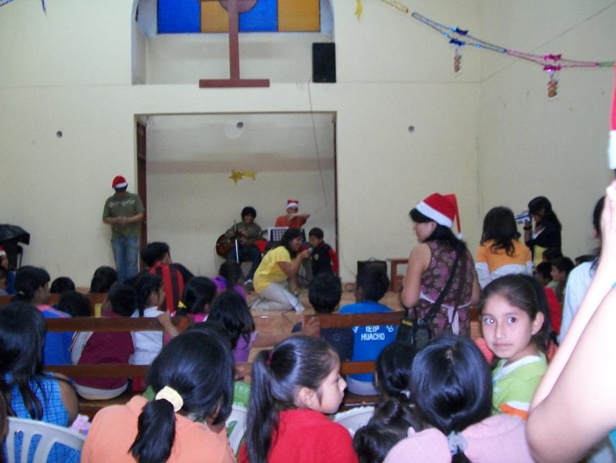 [=?iso-8859-1?Q?los_ni=F1os_participando_de_la_actuaci=F3n-792764.JPG?=]