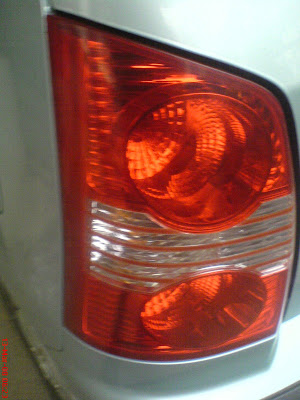 santro car tail lamp assembly press fit
