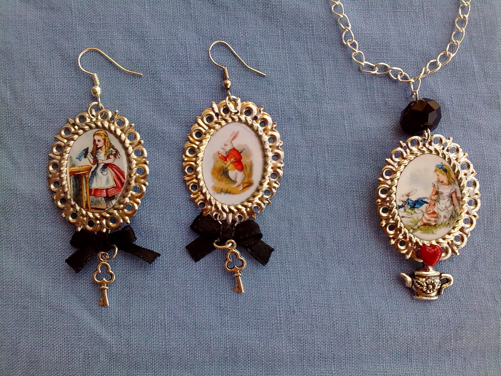 Pendientes Alicia En El Pais De Las Maravillas