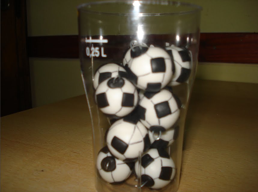 Artesanías en porcelana fria Angie Pelotas de futbol para cumpleaños