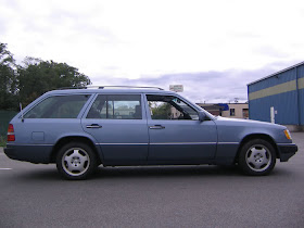 View Mercedes W124 4Matic Background