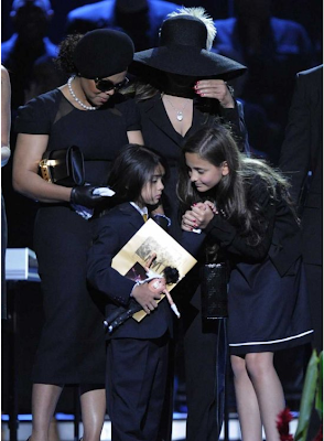 janet and latoya jackson at michael's funeral