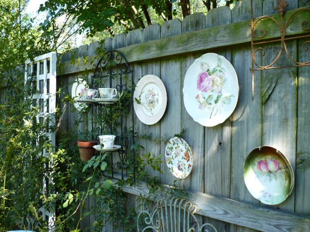 [platesingarden+024.JPG]
