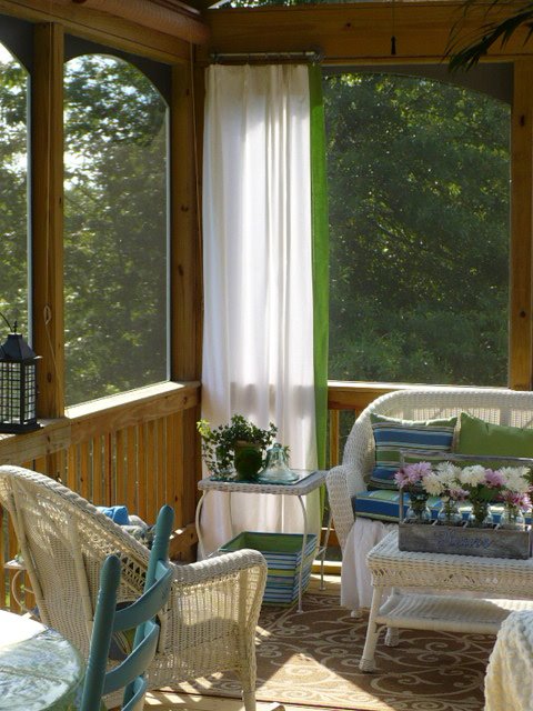 faux wicker in screened porch