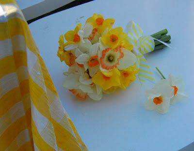 Daisies and Yellow Daffodils Wedding Bouquets Ideas