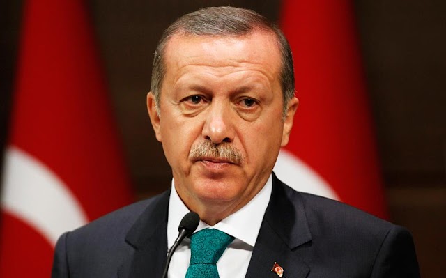 Η πολιτική κρίση στην Τουρκία βυθίζει την οικονομία της