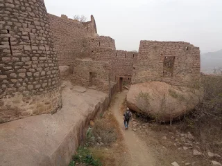 The final rocky stretch towards the summit
