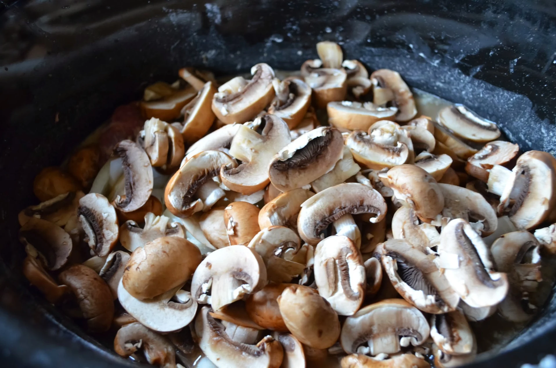 Crock-Pot-Beef-Stroganoff-mushrooms.jpg